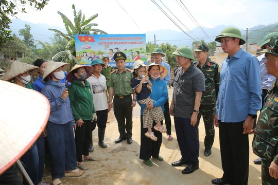 Phó Thủ tướng kiểm tra công tác khắc phục hậu quả bão số 10, ứng phó với bão số 11 tại tỉnh Lào Cai