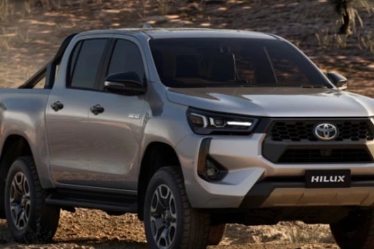 Toyota tố đối thủ bán xe hybrid "giả"