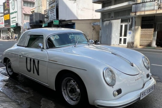 “Vua cafe” bổ sung xế cổ Porsche 356A Speedster vào bộ sưu tập xe