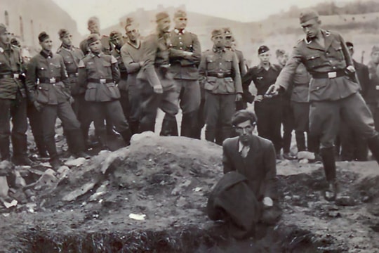 Tìm ra danh tính kẻ giết người trong bức ảnh Holocaust khét tiếng