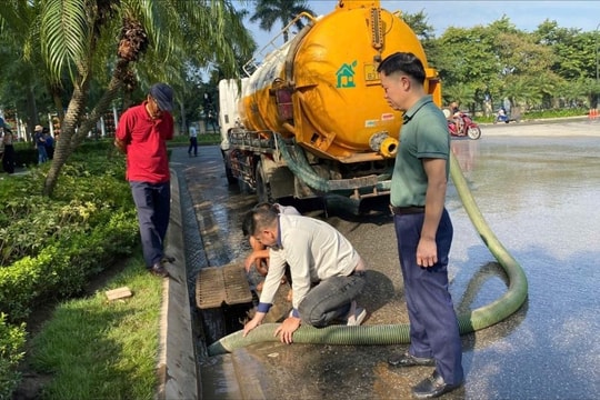 Phường Phú Thượng ra quân tổng vệ sinh môi trường, chủ động ứng phó bão số 11