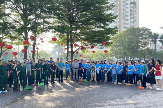 Phú Thượng ra quân vệ sinh môi trường, chủ động ứng phó bão số 11
