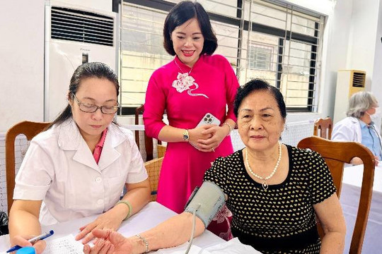 Phường Ngọc Hà: Tổ chức khám, tư vấn và phát thuốc miễn phí cho người cao tuổi