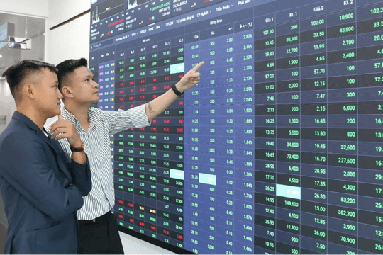 Doanh nghiệp bất động sản đẩy mạnh tái cấu trúc vốn trên thị trường chứng khoán: Cơ hội và thách thức