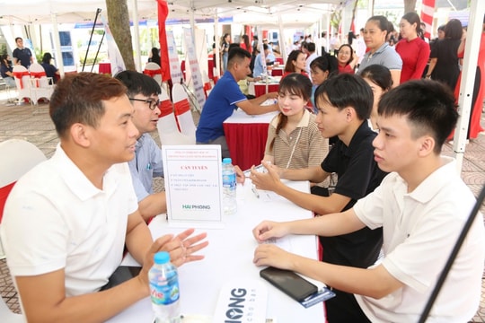 Xã Tiến Thắng (Hà Nội) Hàng ngàn lao động đón nhận cơ hội tại phiên giao dịch việc làm