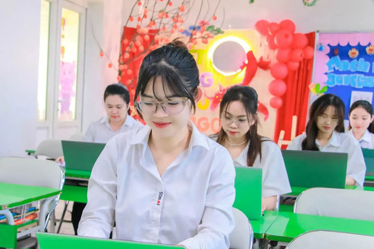 Trường học Hà Nội duy trì nền nếp học online trong ngày phòng tránh bão số 11