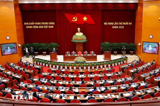 Thông cáo báo chí về ngày làm việc thứ nhất Hội nghị Trung ương 13