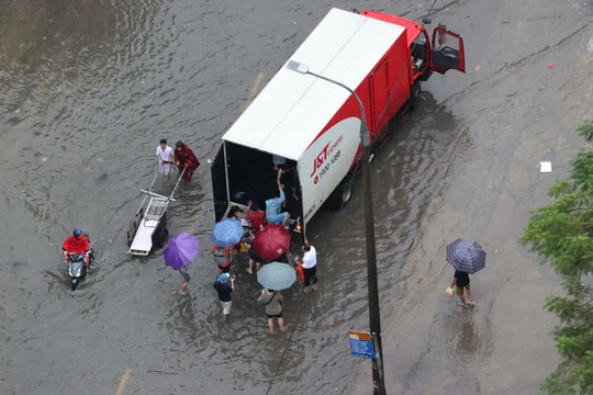Sáng 7-10, nhiều doanh nghiệp tại Hà Nội cho công nhân nghỉ, làm bù sau