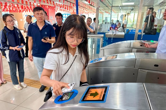 Hanoi Metro hỗ trợ vé cho hành khách thử nghiệm định danh, xác thực điện tử