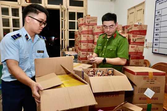 Hà Nội: Buộc tiêu hủy gần 4.000 bánh trung thu nhập lậu