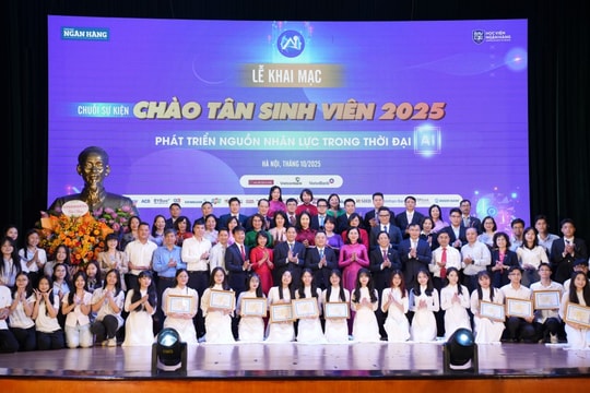 Tân sinh viên K28 Học viện Ngân hàng: Hành trình mới giữa dòng chảy công nghệ