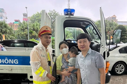Sắc áo vàng căng mình trong mưa, bão đảm bảo an toàn giao thông