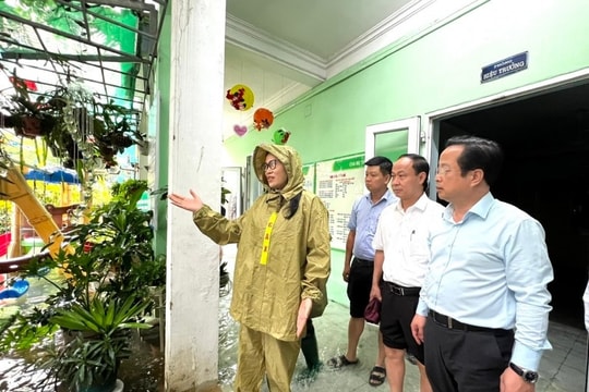 Hà Nội Giám đốc Sở GD&ĐT kiểm tra công tác dạy học, ứng phó mưa bão