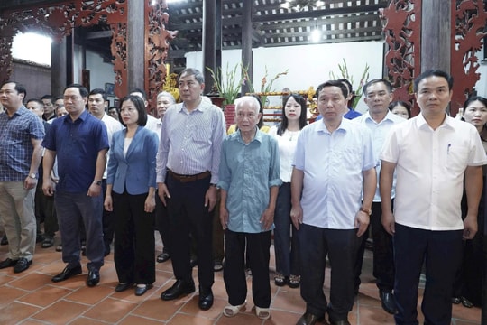 Xã Thường Tín dâng hương tưởng nhớ Anh hùng dân tộc Nguyễn Trãi