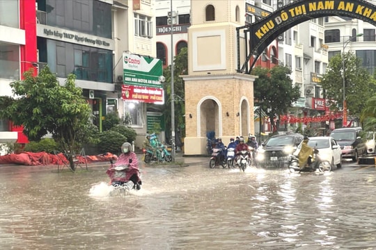 [Podcast] Mưa lớn, các trường học Hà Nội chuyển sang dạy học trực tuyến