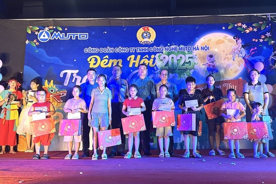 Công đoàn Công ty TNHH Công nghệ Muto Hà Nội trao quà Trung thu cho con người lao động