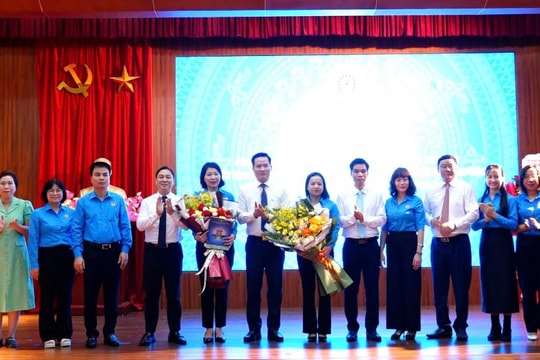 Công đoàn phường Phúc Lợi chính thức ra mắt, quản lý trực tiếp 85 Công đoàn cơ sở