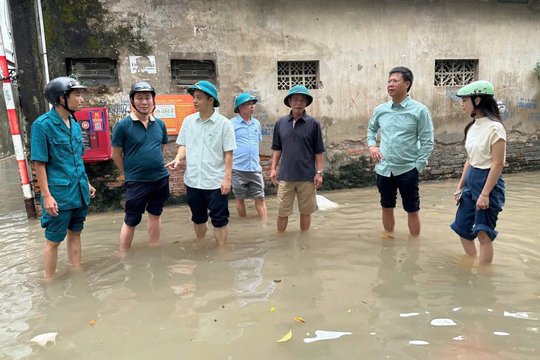Phú Thượng chủ động ứng phó với mưa lớn gây ngập úng cục bộ