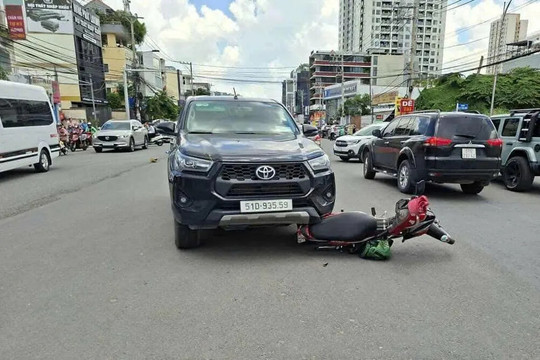 Tai nạn giao thông mới nhất 7/10/2025: tài xế xe ôm công nghệ tử vong sau va chạm với ô tô