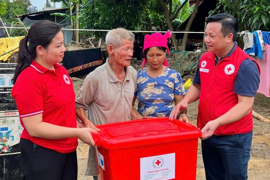 Trung ương Hội Chữ thập đỏ Việt Nam cứu trợ khẩn cấp người dân bị ảnh hưởng bởi bão số 11