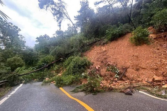 Hà Nội: Xuất hiện nhiều điểm sạt lở đất tại các xã miền núi