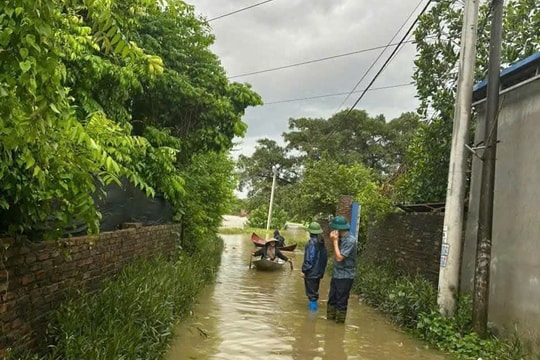 Nước sông Cầu lên nhanh, 637 hộ dân ở xã Trung Giã bị cô lập