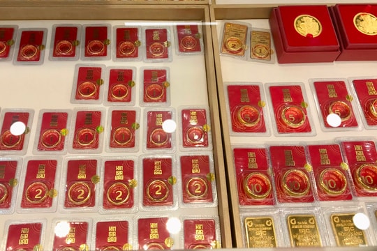 Giá vàng miếng SJC và nhẫn cùng tăng mạnh, lên cao nhất mọi thời đại