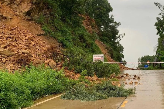 Hà Nội công bố tình huống khẩn cấp sạt lở tại xã Yên Xuân