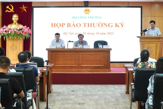 Xuất, nhập khẩu cả năm 2025 có thể đạt 900 tỷ USD