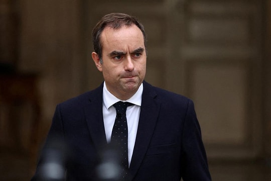 Thủ tướng Pháp bất ngờ từ chức: Vòng xoáy bất ổn mới