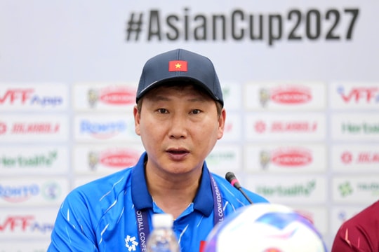 HLV Kim Sang Sik: “Đội tuyển Việt Nam cần tập trung vào mục tiêu thắng Nepal”