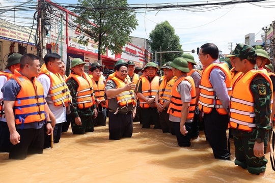 Thủ tướng thị sát, động viên nhân dân và chỉ đạo khắc phục hậu quả thiên tai tại Thái Nguyên