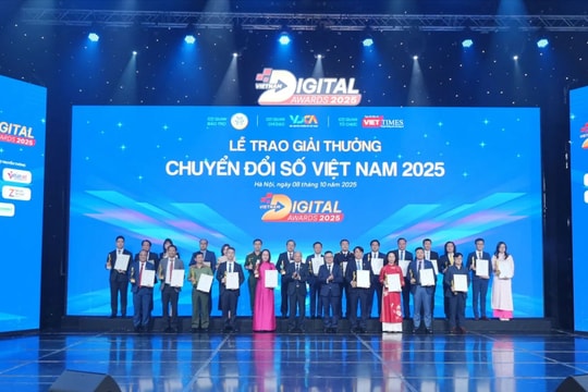 Lễ trao Giải thưởng Chuyển đổi số Việt Nam Văn phòng Thành ủy Hà Nội được vinh danh chuyển đổi số xuất sắc