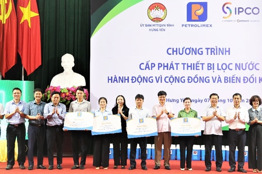 Petrolimex trao 1.100 bình lọc nước và ủng hộ 1 tỷ đồng tới người dân trên địa bàn tỉnh Hưng Yên