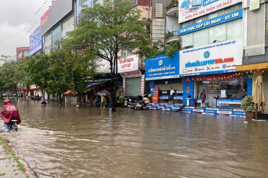 [Podcast] Nhiều tuyến phố Hà Nội vẫn ngập sâu sáng 8-10