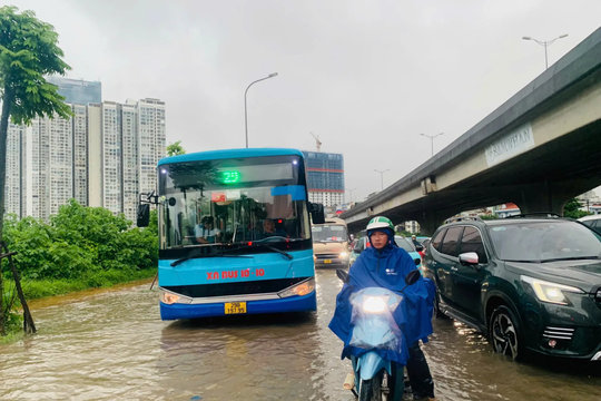 Chủ tịch UBND Thành phố Hà Nội Trần Sỹ Thanh yêu cầu tập trung phòng, chống lũ, lụt, lũ quét, sạt lở đất