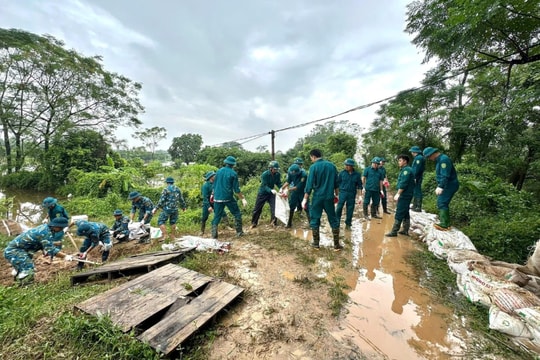 Xã Thư Lâm: Di dời 339 người dân trong vùng ngập đến nơi an toàn