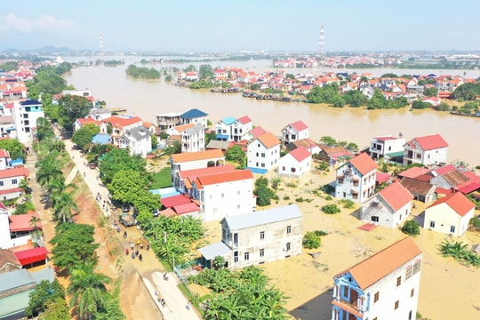 Xã Đa Phúc huy động hơn 10.600 người hộ đê, sơ tán dân khỏi tâm lũ