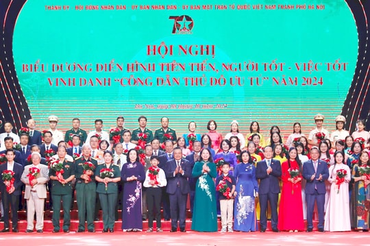 Những bông hoa đẹp trong vườn hoa Thủ đô