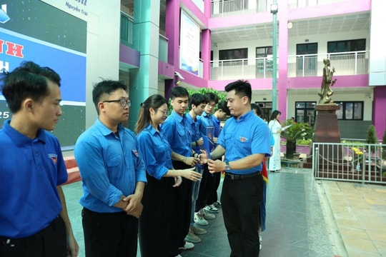 Chung tay xây dựng nếp sống văn minh từ cơ sở Bài 3: Sức trẻ lan tỏa tinh thần tự hào Thủ đô anh hùng
