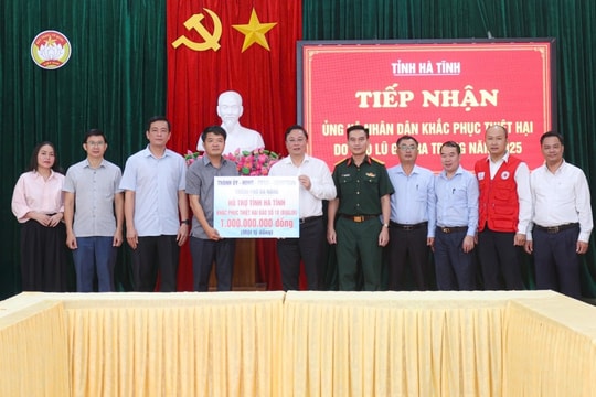 Đà Nẵng trao hỗ trợ 6 tỷ đồng khắc phục hậu quả bão lũ