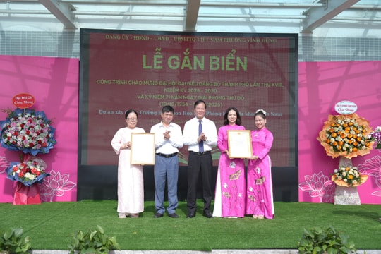 Phường Vĩnh Hưng: Gắn biển công trình chào mừng Đại hội Đảng bộ thành phố Hà Nội