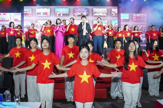 "Bản giao hưởng ánh sáng" khép lại chuỗi sự kiện Chào tân sinh viên