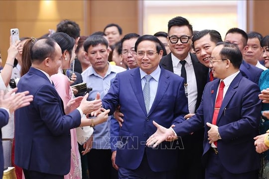 Thủ tướng Phạm Minh Chính gặp mặt đại diện doanh nghiệp nhân ngày Doanh nhân Việt Nam