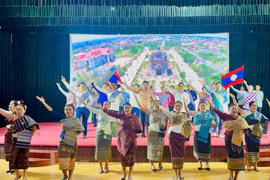 Nâng cao nghiệp vụ Đoàn - Đội, thắt chặt tình hữu nghị Việt - Lào