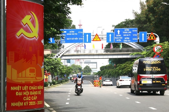Rực rỡ cờ hoa chào mừng Đại hội Đảng bộ TP.HCM nhiệm kỳ 2025 - 2030