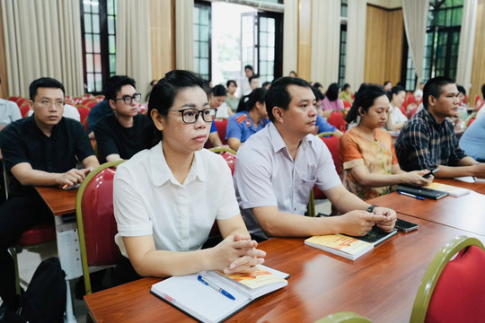 Đảng ủy UBND Thành phố Hà Nội khai giảng lớp bồi dưỡng đảng viên mới