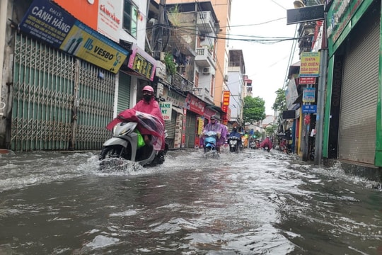 Hà Nội ngày nắng, đêm có mưa rào vài nơi