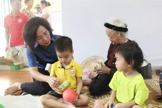 Chăm lo, hỗ trợ cho người dân vùng ngập lụt