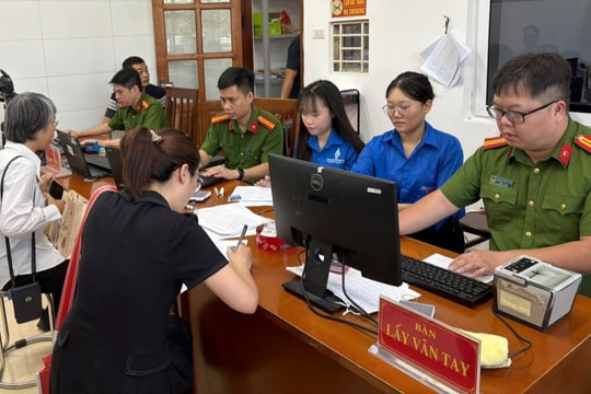 Tuổi trẻ phường Hai Bà Trưng ghi dấu trong “Bình dân học vụ số”